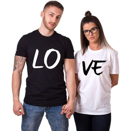 couple amoureux avec des t-shirt couple commun LOVE insta couple la boutique de tous les couples